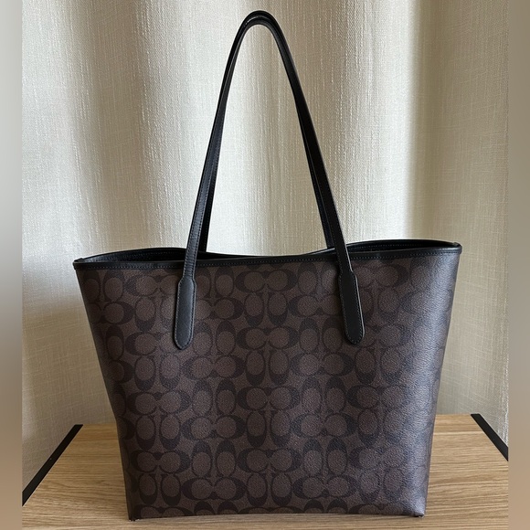 COACH City Tote Bag In Signature Canvas - Picture 4 of 11